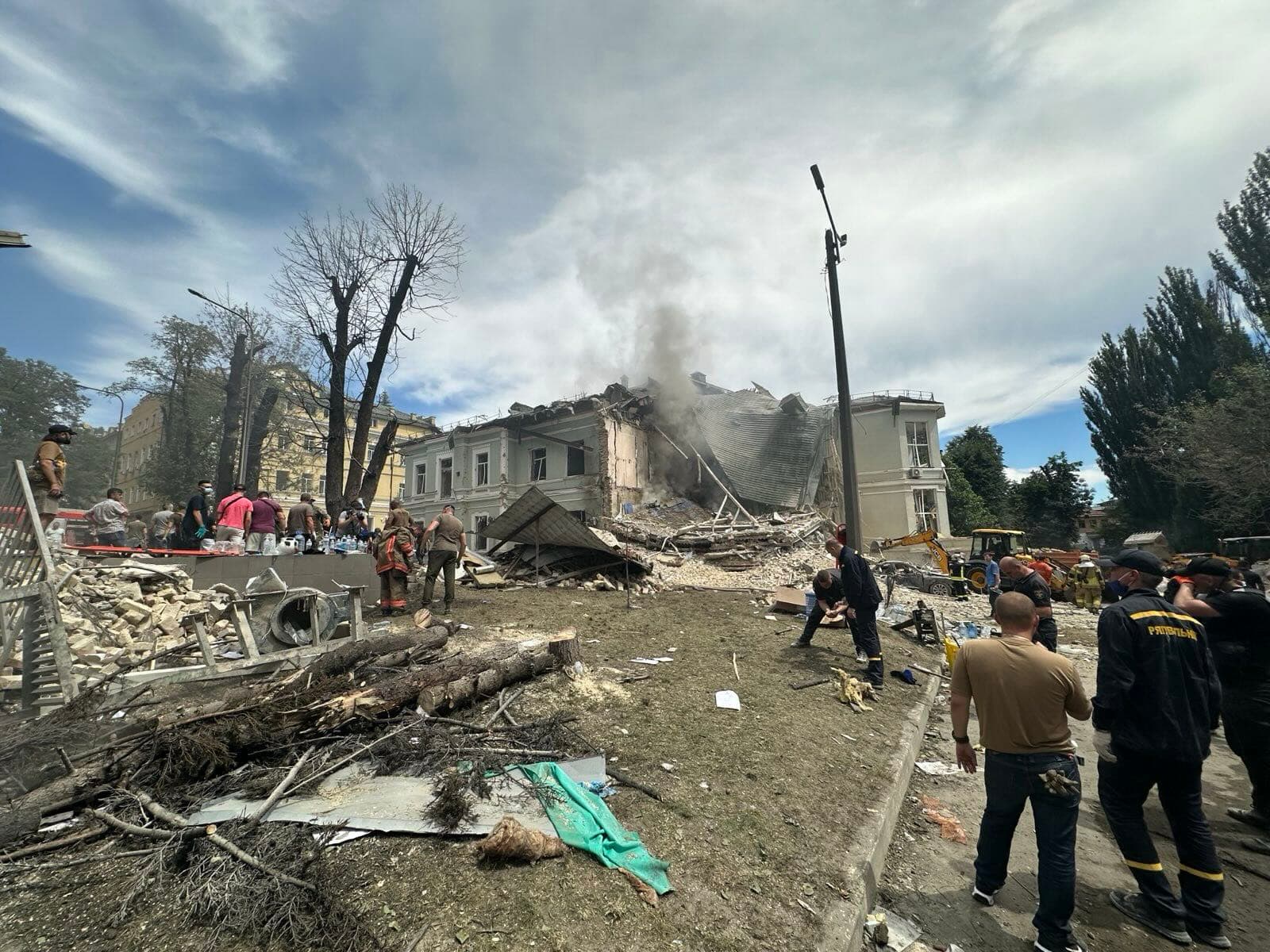Russia Shells Kyiv Children's Hospital: West Support Launches Rescue Efforts